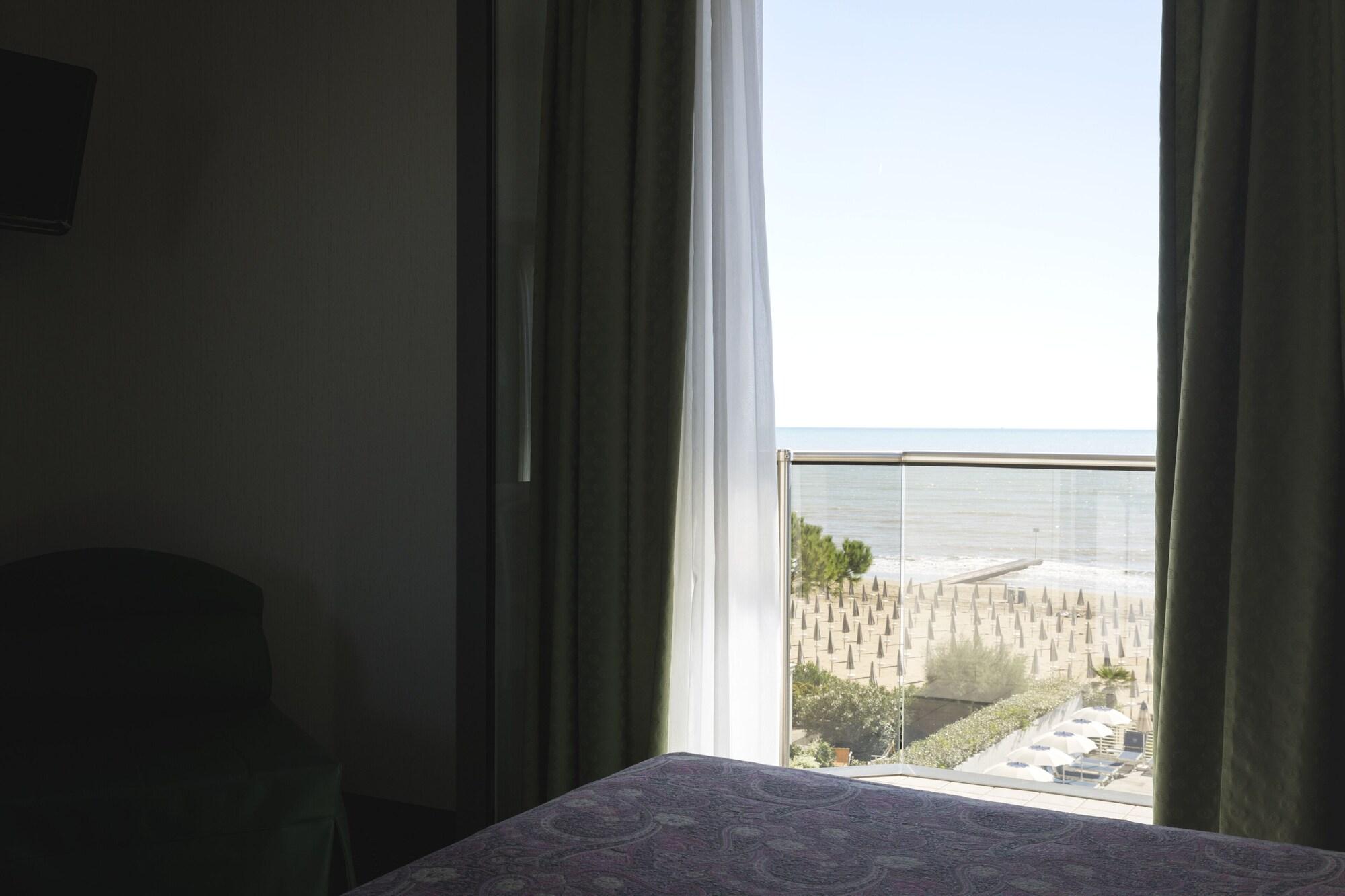 Hotel Cambridge Lido di Jesolo Esterno foto