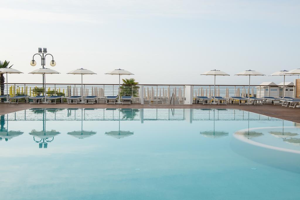 Hotel Cambridge Lido di Jesolo Esterno foto