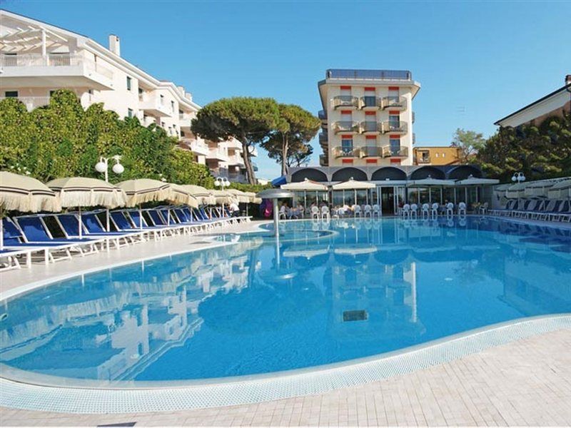 Hotel Cambridge Lido di Jesolo Esterno foto